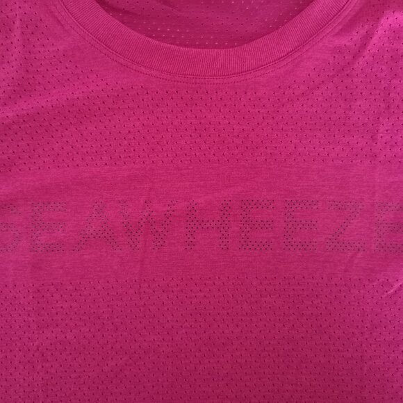 NWT LULULEMON SEAWHEEZE Fuchsia LTWT Swiftly Breathe Crop Tank Top 10 - Picture 7 of 10